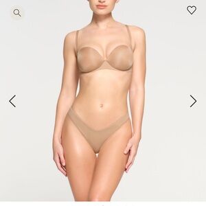 SKIMS ultimate strapless push-up bra 34D